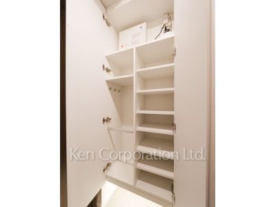 シューズクローゼット シューズクローゼット ※23階の同じ間取タイプを撮影。仕様が異なることがあります。