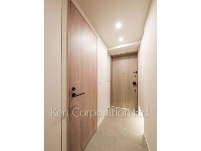 玄関 ※23階の同じ間取タイプを撮影。仕様が異なることがあります。