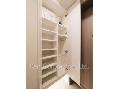 シューズクローゼット ※23階の同じ間取タイプを撮影。仕様が異なることがあります。