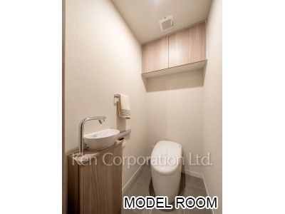 トイレ　※MODEL ROOM ※23階の同じ間取タイプを撮影。仕様が異なることがあります。