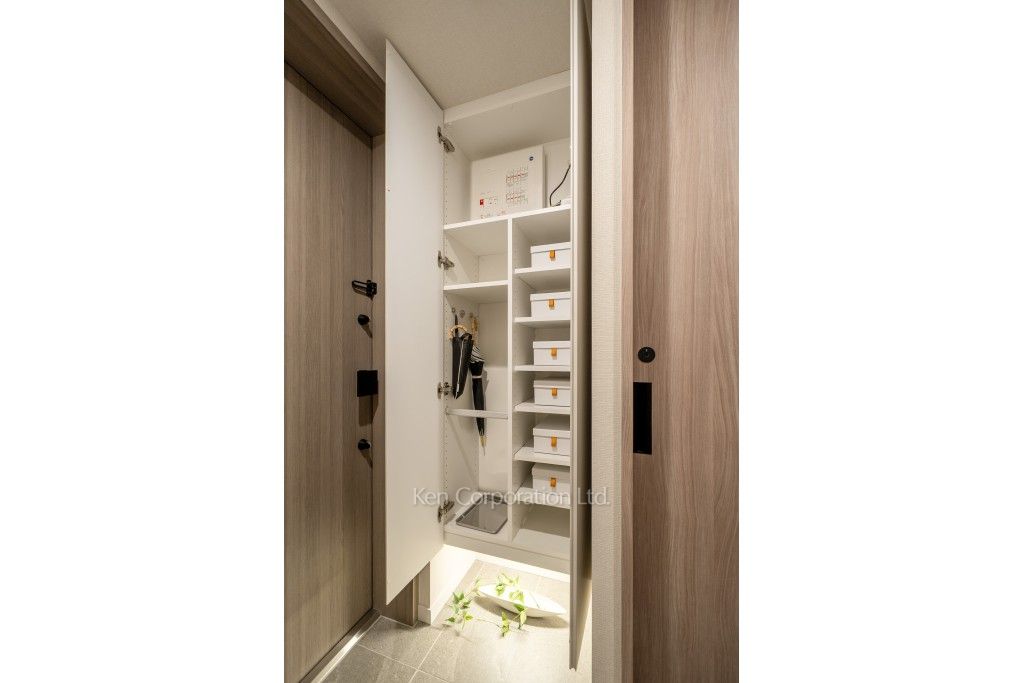 OIMACHI TRACKS RESIDENCEの写真 シューズクローゼット　クローゼット　※MODEL ROOM ※23階の同じ間取タイプを撮影。仕様が異なることがあります。