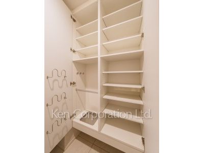 マノワール西麻布の写真 シューズクローゼット