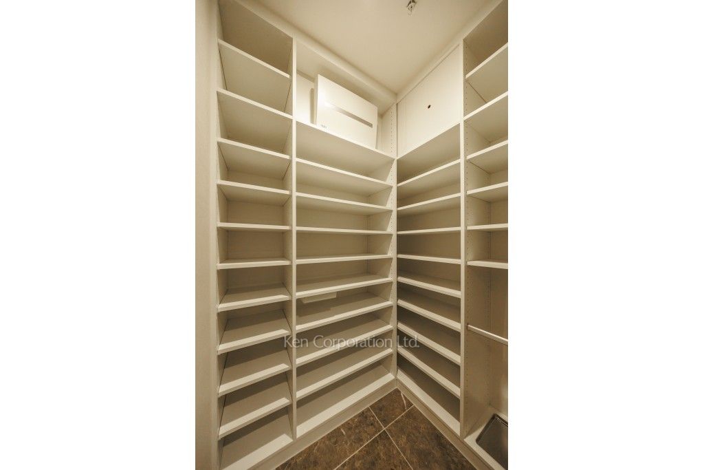 麻布台ヒルズ レジデンスBの写真 シューズインクローゼット