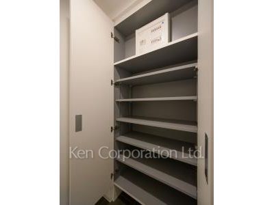 シューズクローゼット ※2階の同じ間取タイプを撮影。仕様が異なることがあります。