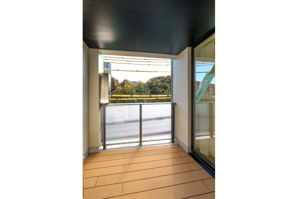 the UPPERHOUSE SHIROKANEの写真 ウッドバルコニー