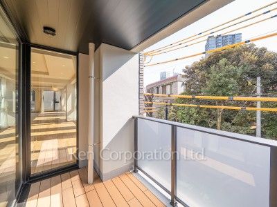 the UPPERHOUSE SHIROKANEの写真 ウッドバルコニー