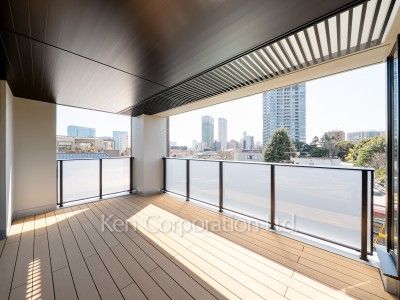 the UPPERHOUSE SHIROKANEの写真 ウッドバルコニー