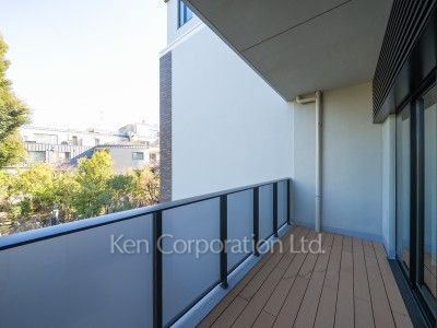 the UPPERHOUSE SHIROKANEの写真 ウッドバルコニー
