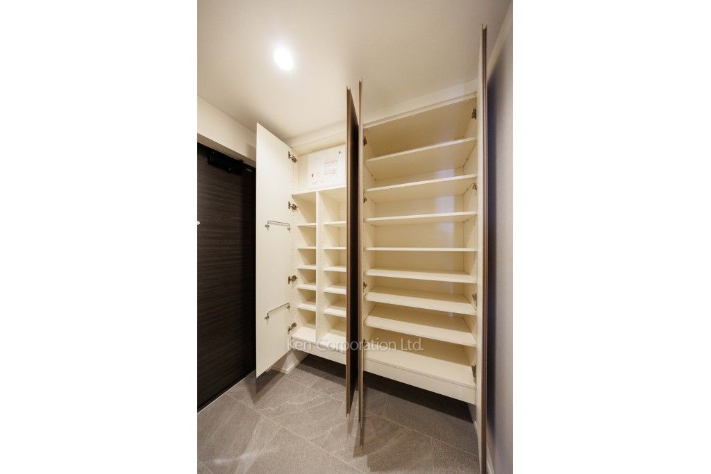 ザ・パークハビオ目黒プレイスの写真 シューズクローゼット ※7階の同じ間取タイプを撮影。仕様が異なることがあります。