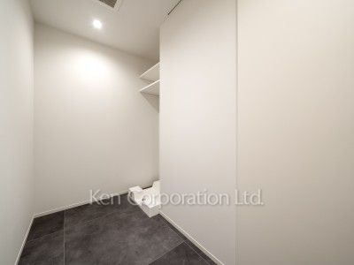 THE GRANDUO HANEGIの写真 洗濯機置き場　※別棟の同じ間取タイプを撮影。仕様が異なることがあります。