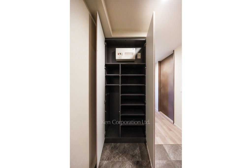 Urban Breeze 恵比寿の写真 シューズクローゼット ※9階の同じ間取タイプを撮影。仕様が異なることがあります。