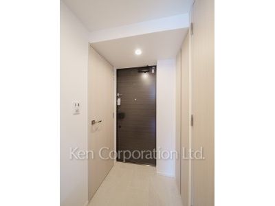 玄関 ※3階の同じ間取タイプを撮影。仕様が異なることがあります。