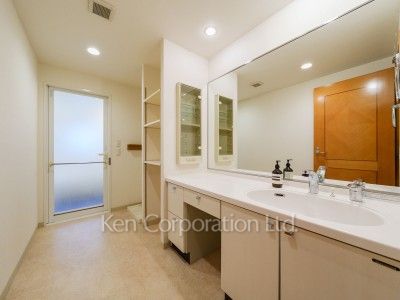 パウダールーム