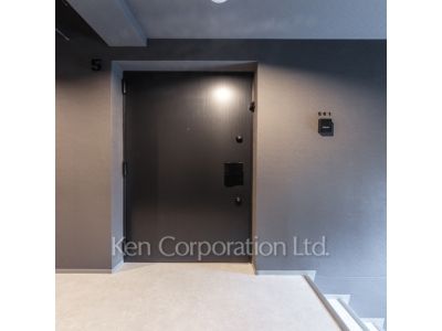COMPOSITE新宿三丁目の写真 玄関 ※写真・画像は実際と異なる場合がございます。部屋写真は同一タイプのものです。（ただし、画像中にタイプ名の記載がある場合はその記載内容を優先します。）