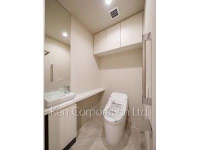 JIYUGAOKA MUSE SQUARE THE RESIDENCEの写真 トイレ ※11階の同じ間取タイプを撮影。仕様が異なることがあります。