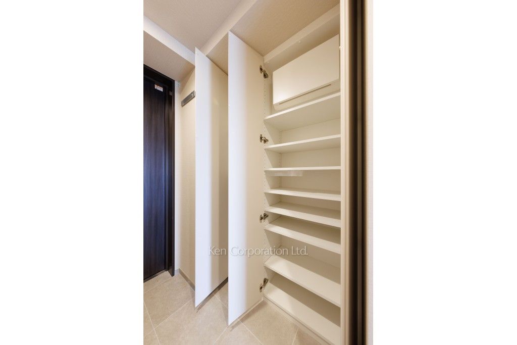 JIYUGAOKA MUSE SQUARE THE RESIDENCEの写真 シューズクローゼット ※11階の同じ間取タイプを撮影。仕様が異なることがあります。
