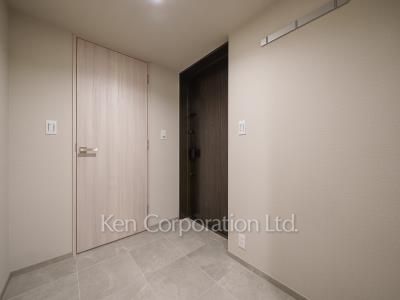 JIYUGAOKA MUSE SQUARE THE RESIDENCEの写真 玄関 ※11階の同じ間取タイプを撮影。仕様が異なることがあります。