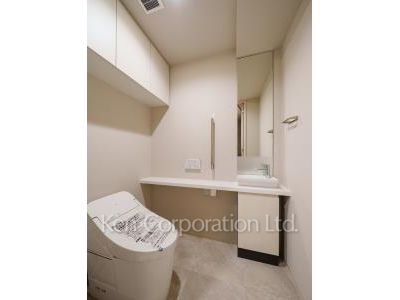JIYUGAOKA MUSE SQUARE THE RESIDENCEの写真 トイレ ※11階の同じ間取タイプを撮影。仕様が異なることがあります。