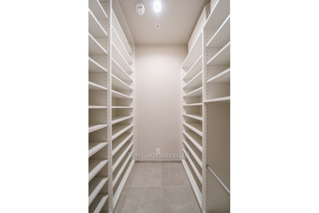JIYUGAOKA MUSE SQUARE THE RESIDENCEの写真 シューズインクローゼット ※11階の同じ間取タイプを撮影。仕様が異なることがあります。