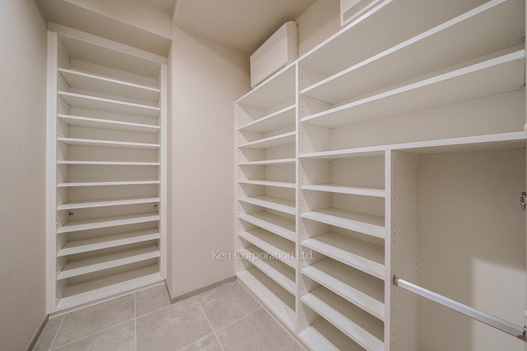 JIYUGAOKA MUSE SQUARE THE RESIDENCEの写真 シューズインクローゼット ※11階の同じ間取タイプを撮影。仕様が異なることがあります。