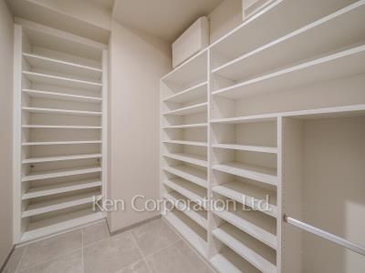 JIYUGAOKA MUSE SQUARE THE RESIDENCEの写真 シューズインクローゼット ※11階の同じ間取タイプを撮影。仕様が異なることがあります。