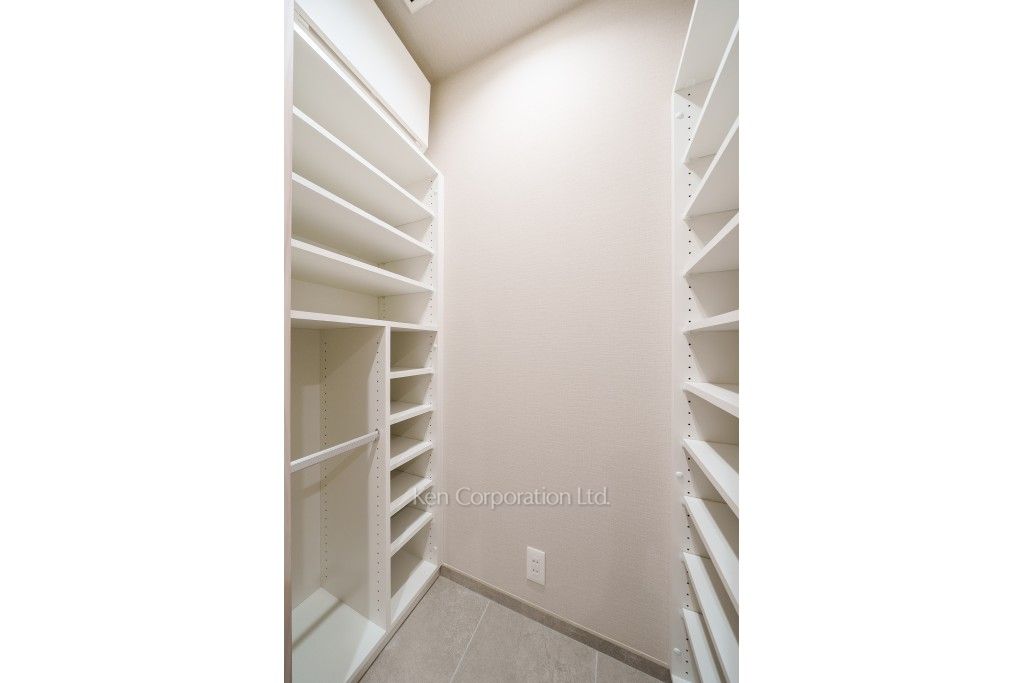 JIYUGAOKA MUSE SQUARE THE RESIDENCEの写真 シューズインクローゼット ※11階の同じ間取タイプを撮影。仕様が異なることがあります。
