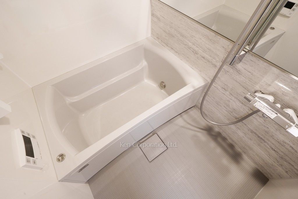 La Perla Meguro-HigashiyamaⅡの写真 バスルーム ※1階の同じ間取タイプを撮影。仕様が異なることがあります。