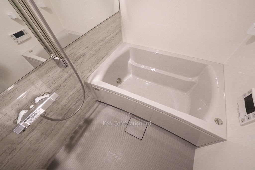 La Perla Meguro-HigashiyamaⅡの写真 バスルーム ※1階の同じ間取タイプを撮影。仕様が異なることがあります。