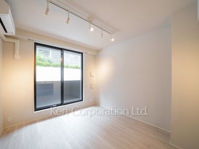 La Perla Meguro-HigashiyamaⅡの写真 居室（LDなど） ※B1階の同じ間取タイプを撮影。仕様が異なることがあります。