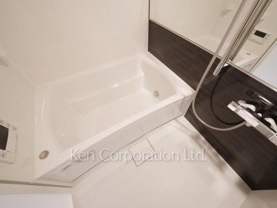 La Perla Meguro-HigashiyamaⅡの写真 バスルーム ※B1階の同じ間取タイプを撮影。仕様が異なることがあります。