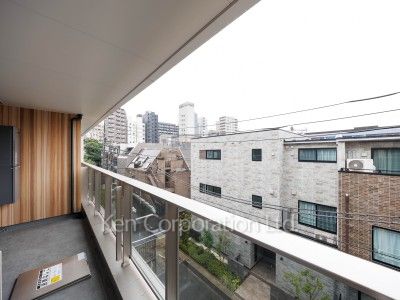 MOCXION PREMIUM四谷大京町の写真 バルコニー