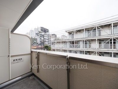 MOCXION PREMIUM四谷大京町の写真 バルコニー