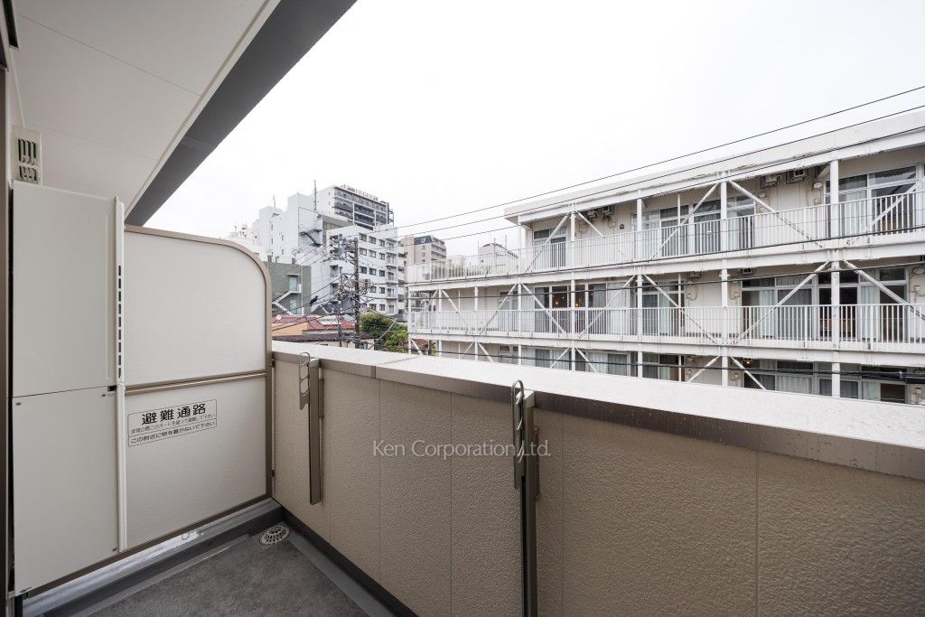MOCXION PREMIUM四谷大京町の写真 バルコニー