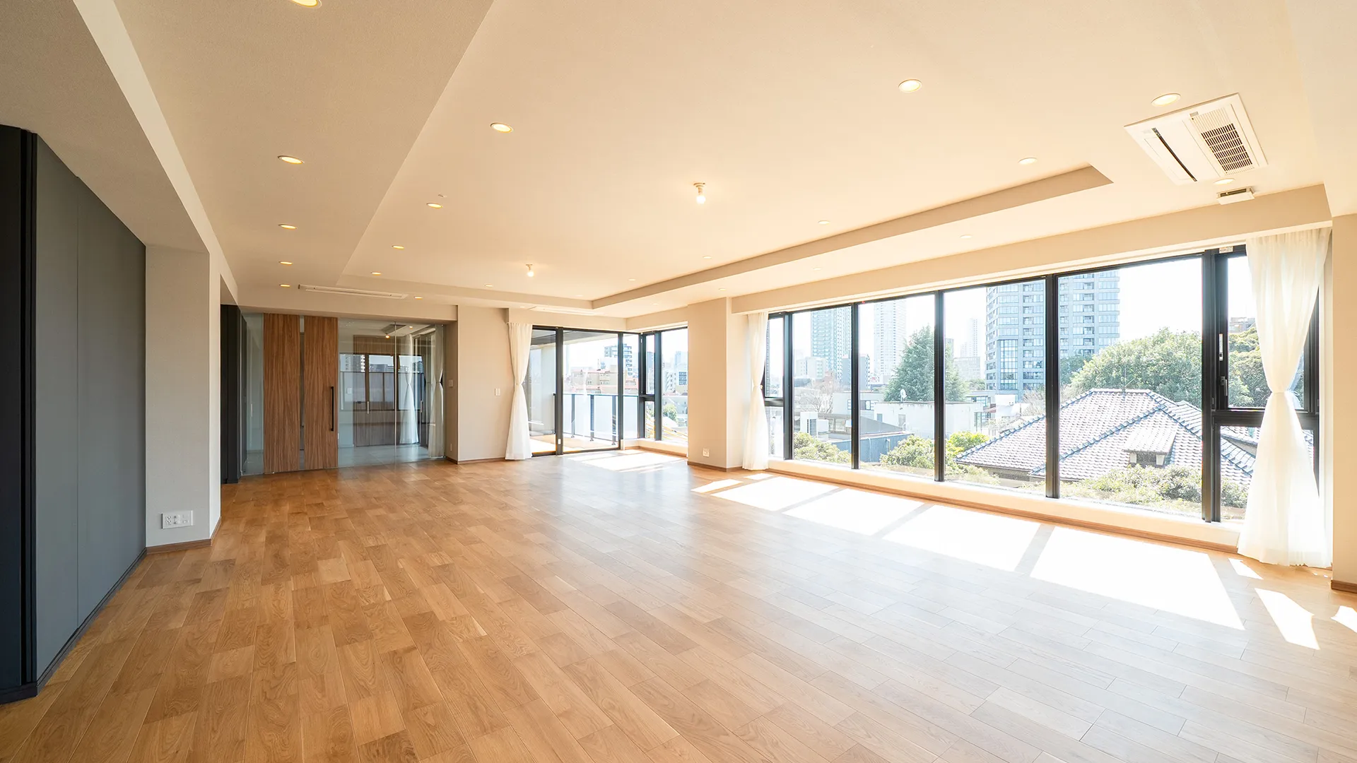 the UPPERHOUSE SHIROKANEの写真